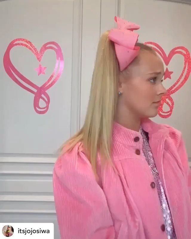 🤭🤭 17 year old JoJo Siwa @itsjojosiwa has a…