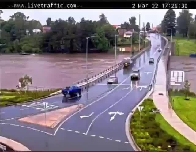 😮 Time lapse video of the Windsor Bridge from…